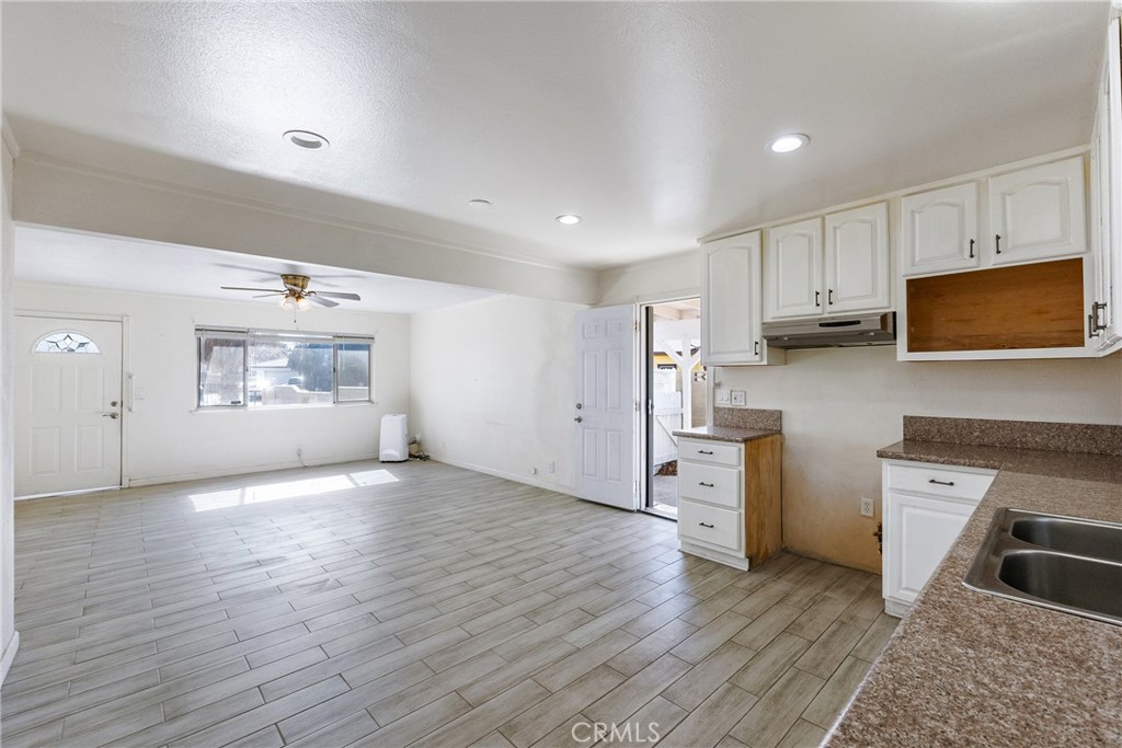 343 E Avenue J14