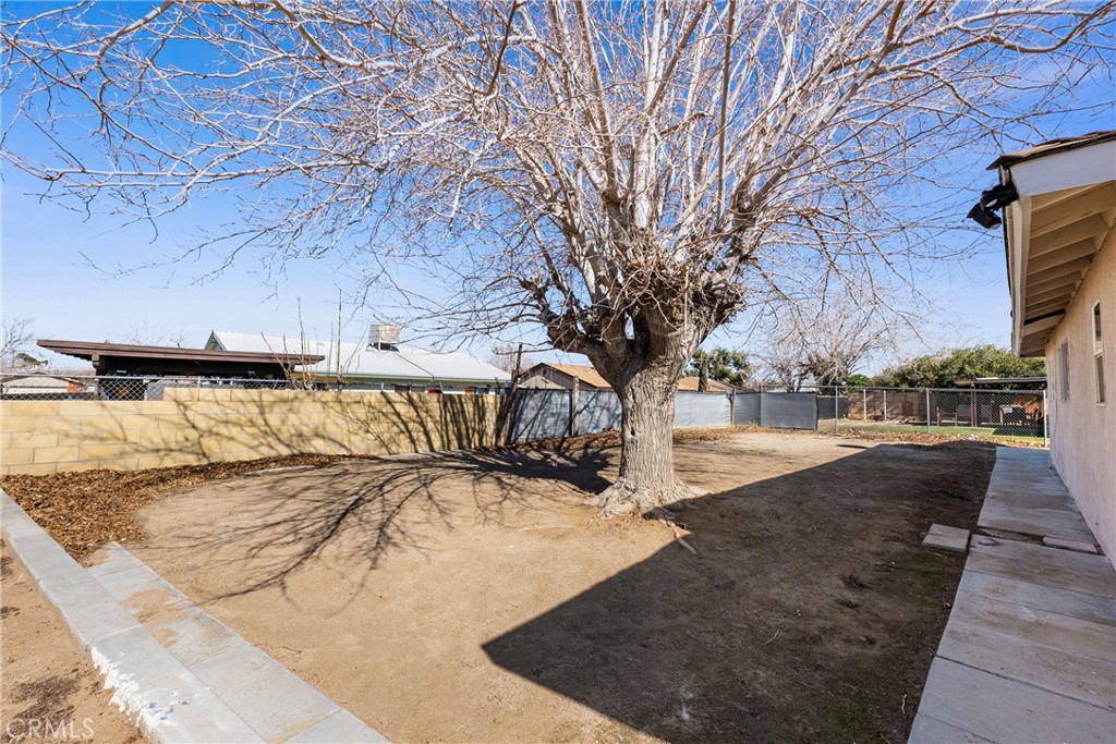 343 E Avenue J14