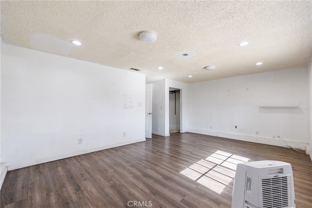 343 E Avenue J14