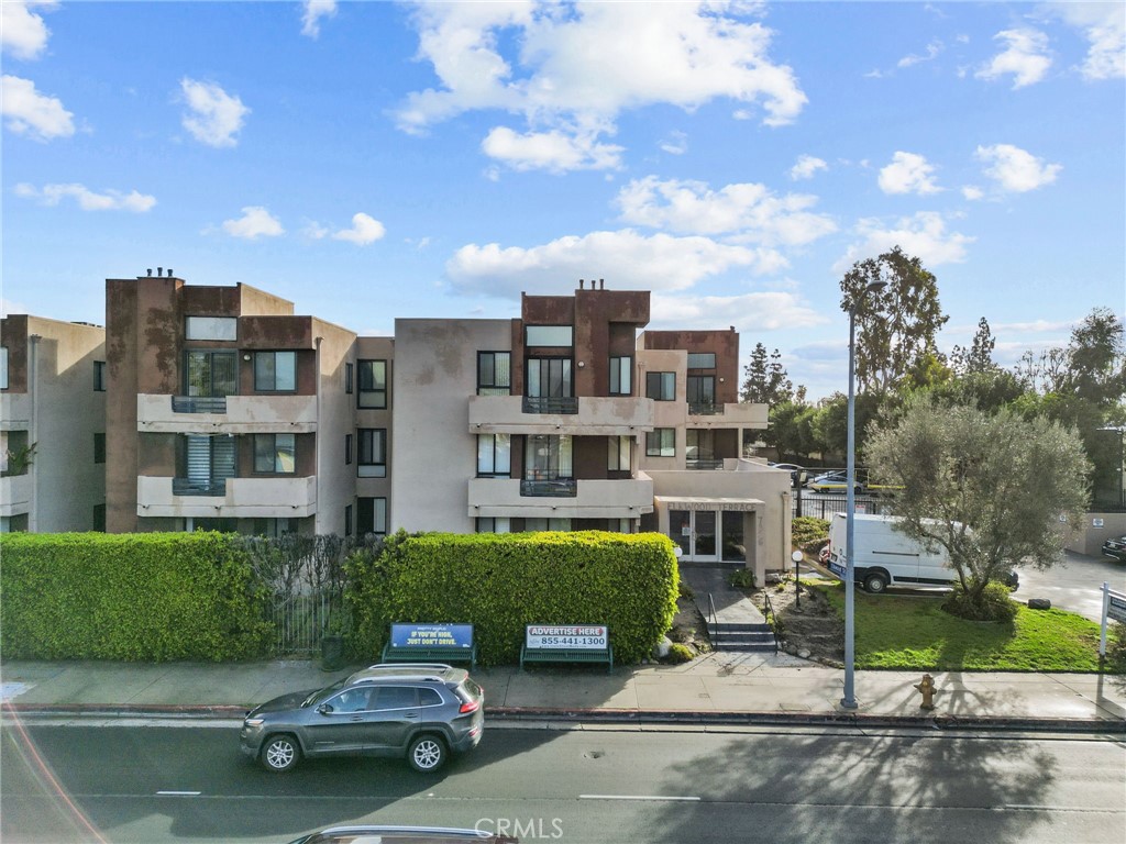 7826 Topanga Canyon Boulevard 1