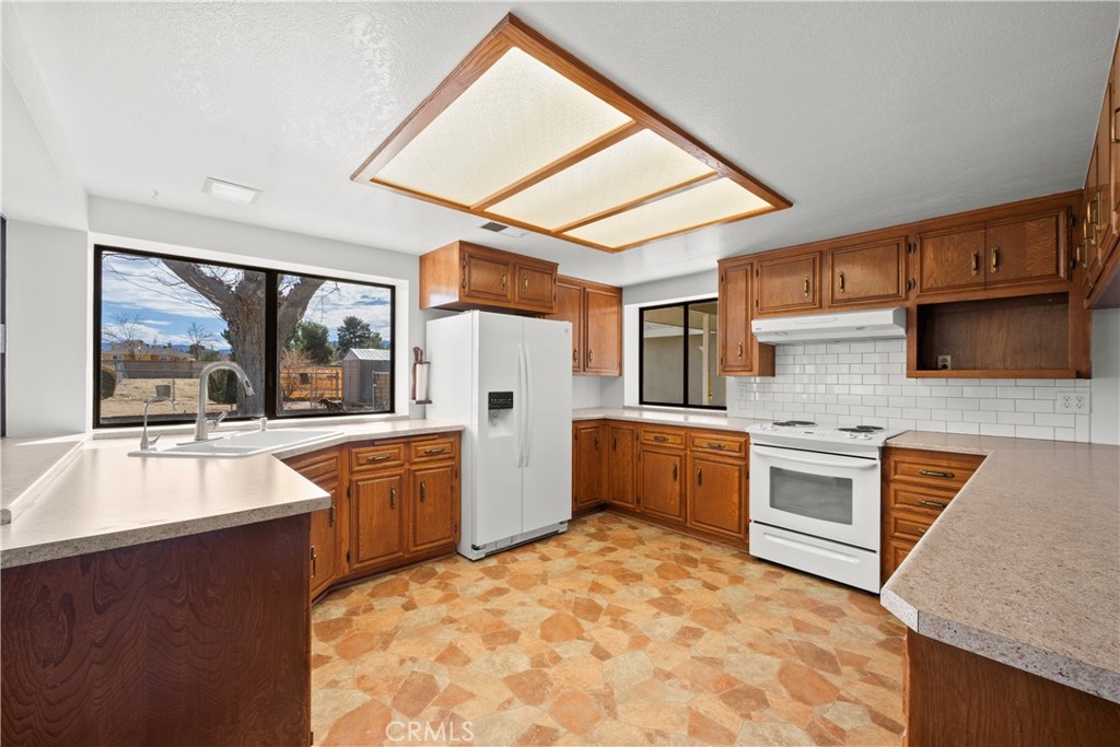 2350 W Avenue M8