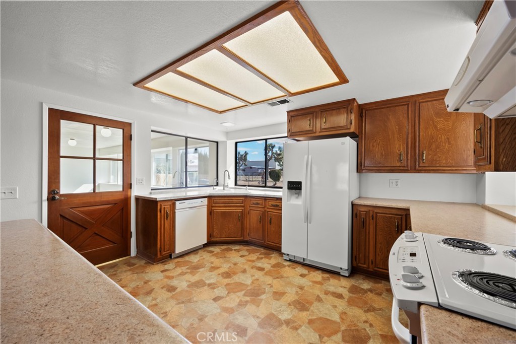 2350 W Avenue M8