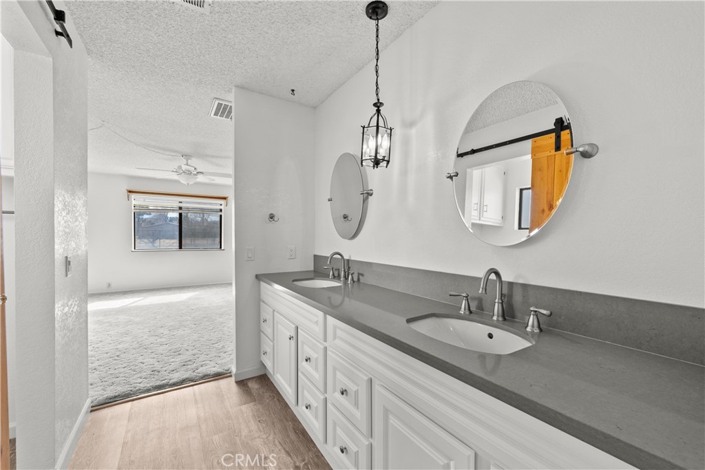 2350 W Avenue M8