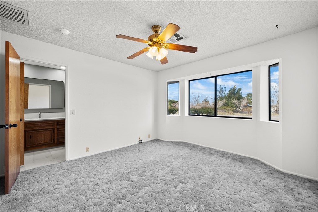 2350 W Avenue M8