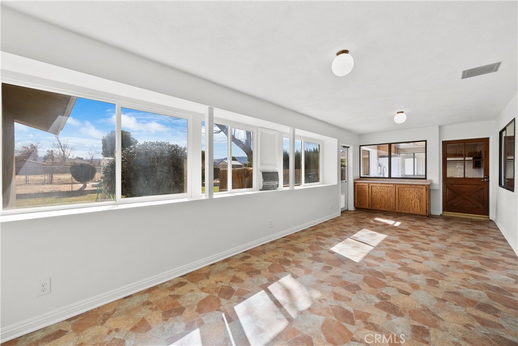 2350 W Avenue M8