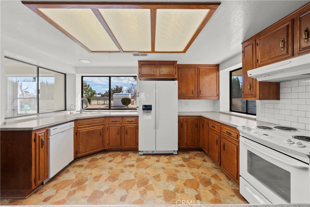 2350 W Avenue M8