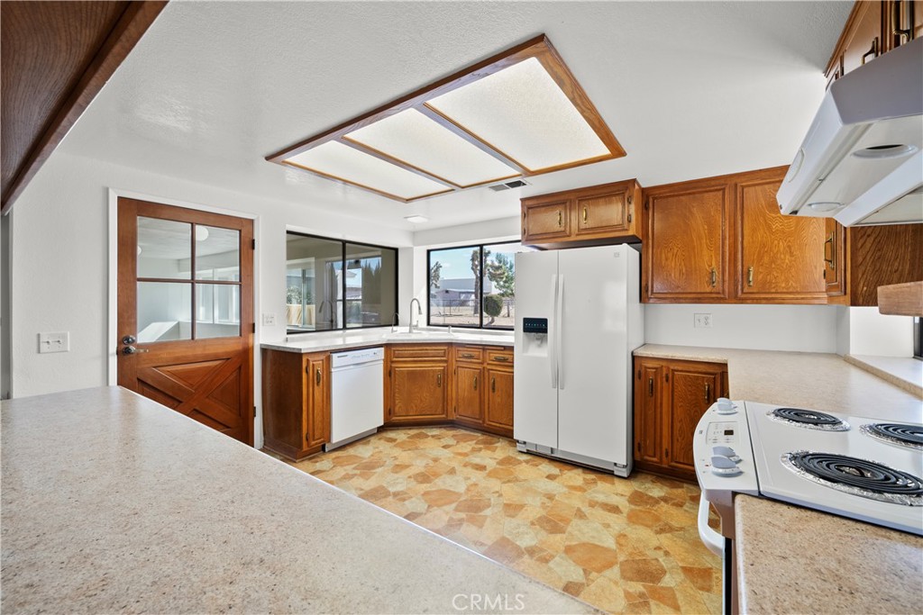 2350 W Avenue M8