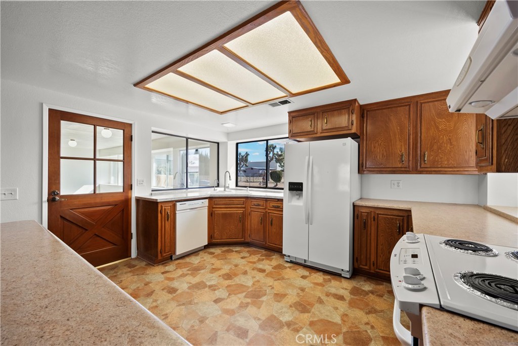 2350 W Avenue M8