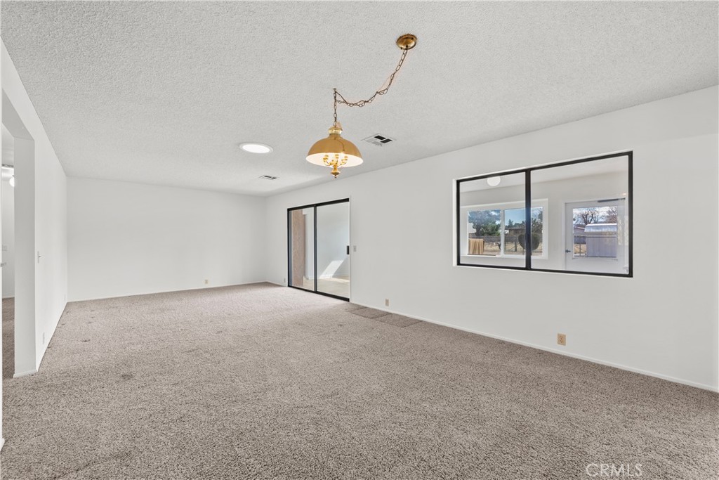 2350 W Avenue M8