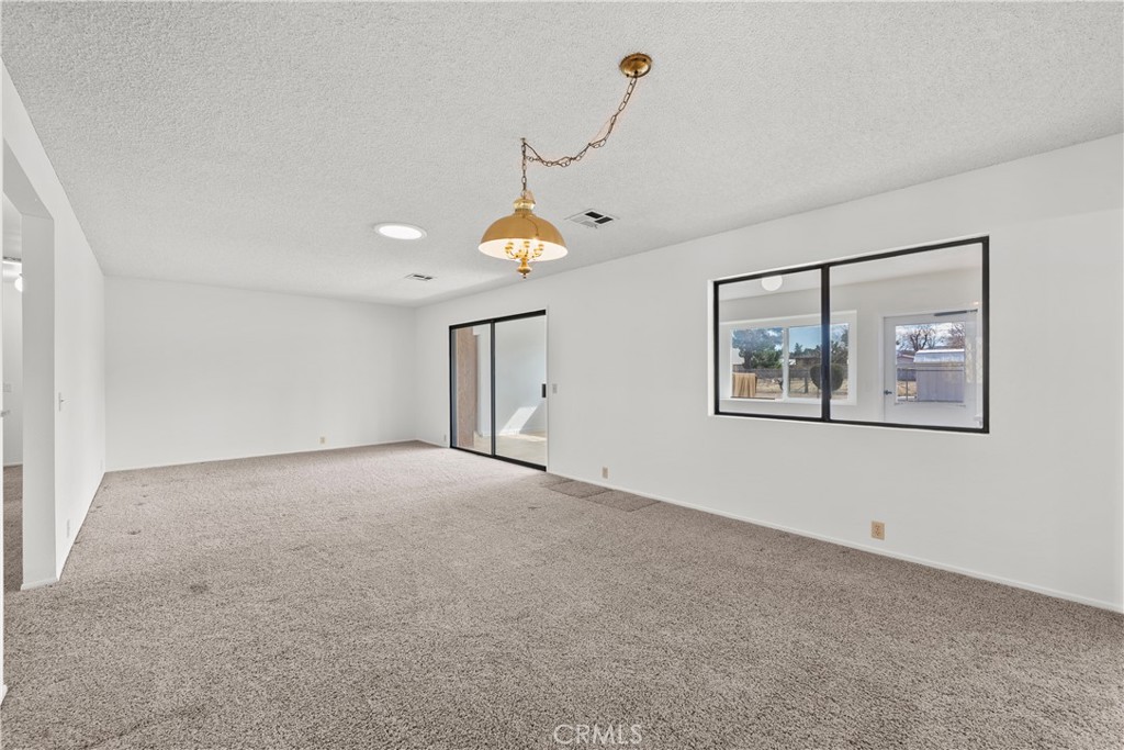 2350 W Avenue M8