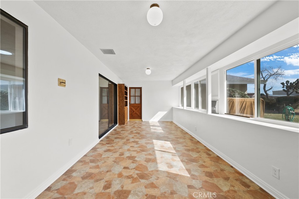 2350 W Avenue M8