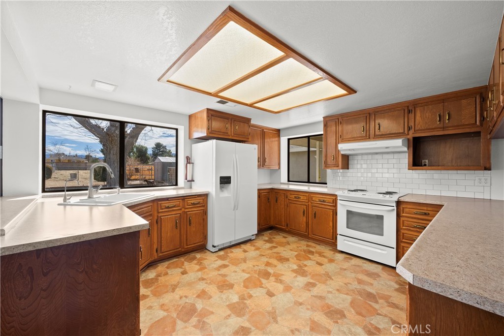 2350 W Avenue M8