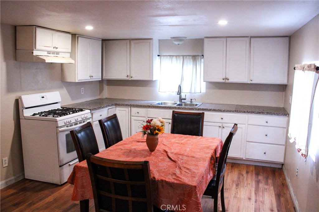 10471 Glenoaks Boulevard 56