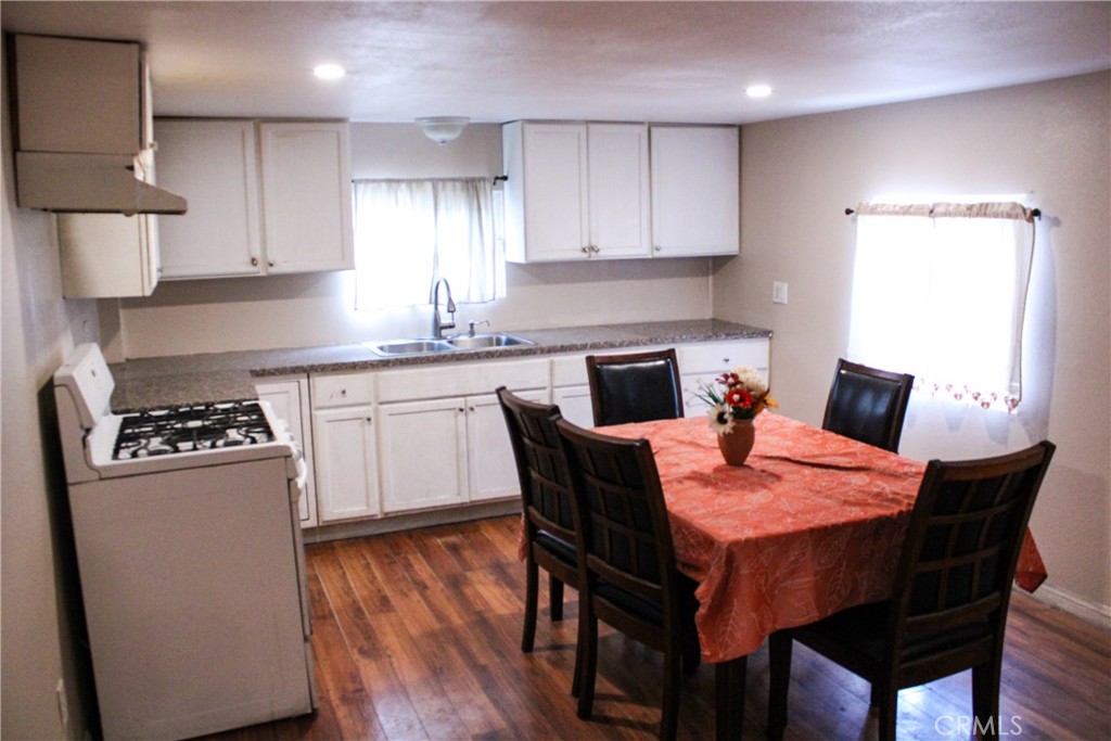 10471 Glenoaks Boulevard 56