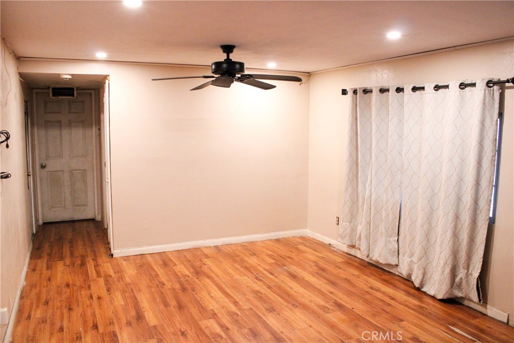 10471 Glenoaks Boulevard 56