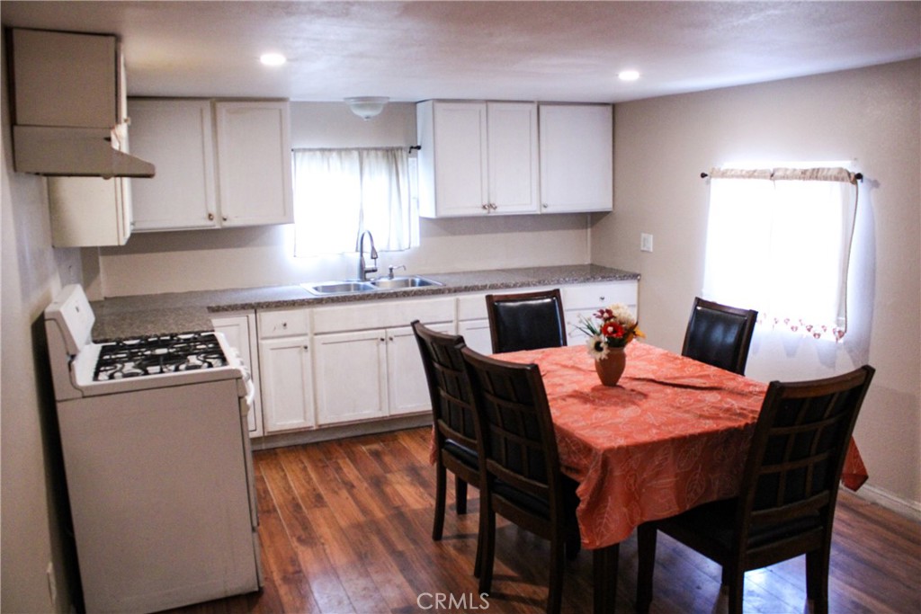 10471 Glenoaks Boulevard 56