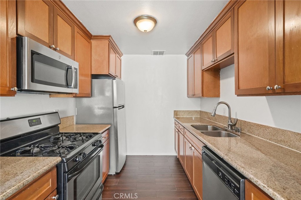 13181 1/4 Bromont Avenue