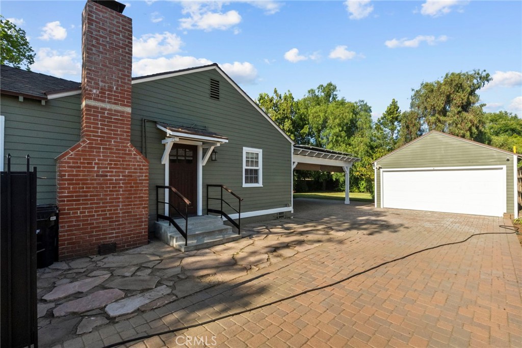 5752 Calhoun Ave