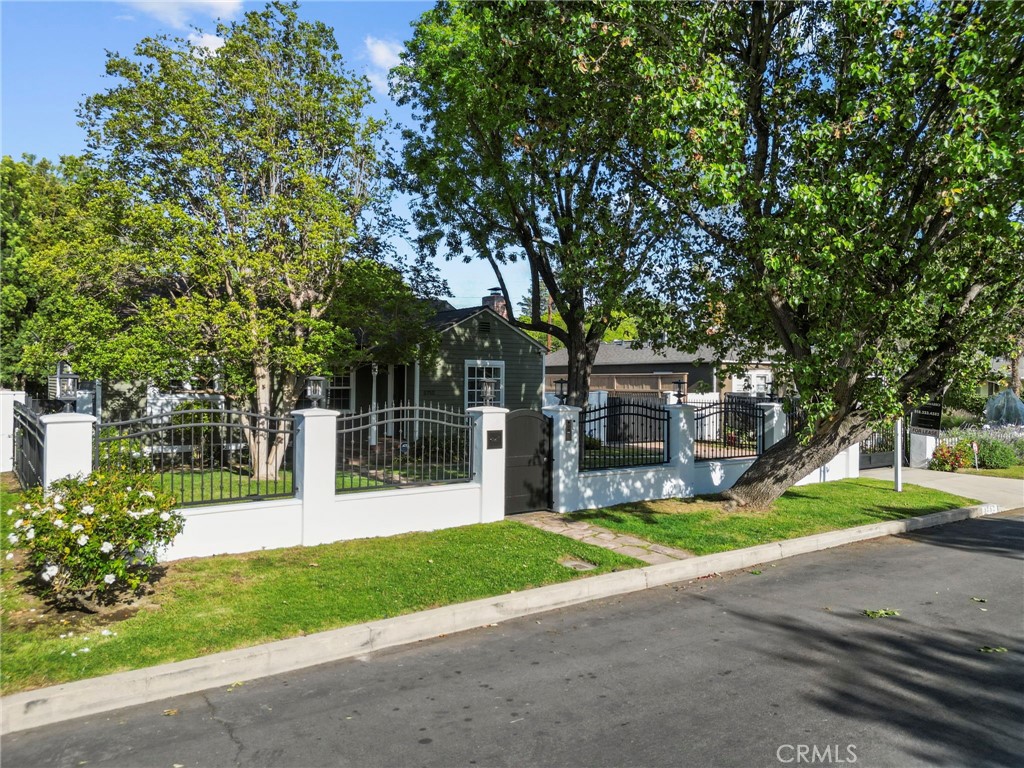 5752 Calhoun Ave