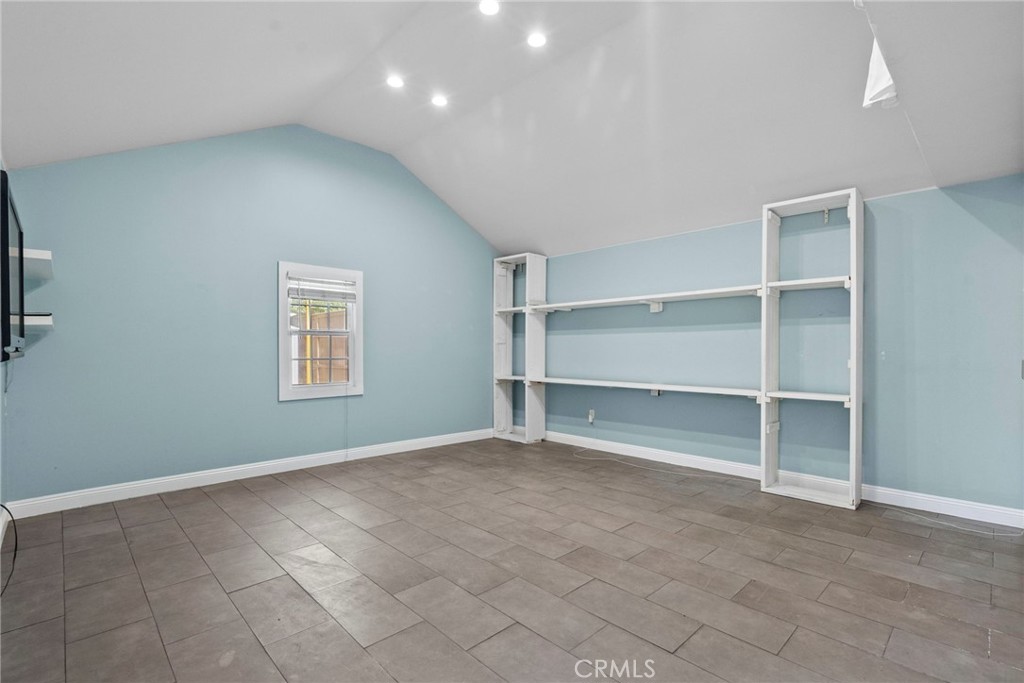 5752 Calhoun Ave