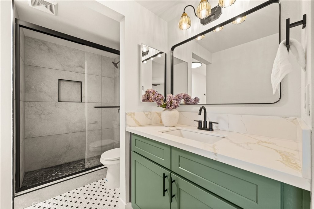 739 S Treanor Avenue