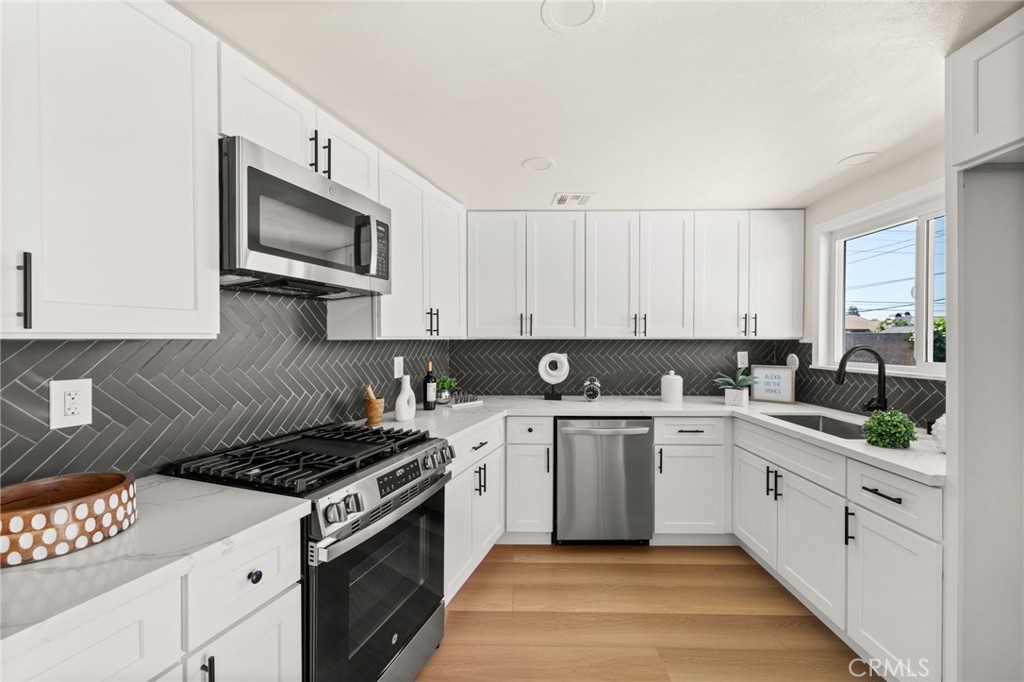 739 S Treanor Avenue