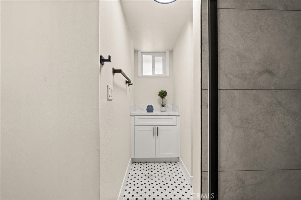 739 S Treanor Avenue