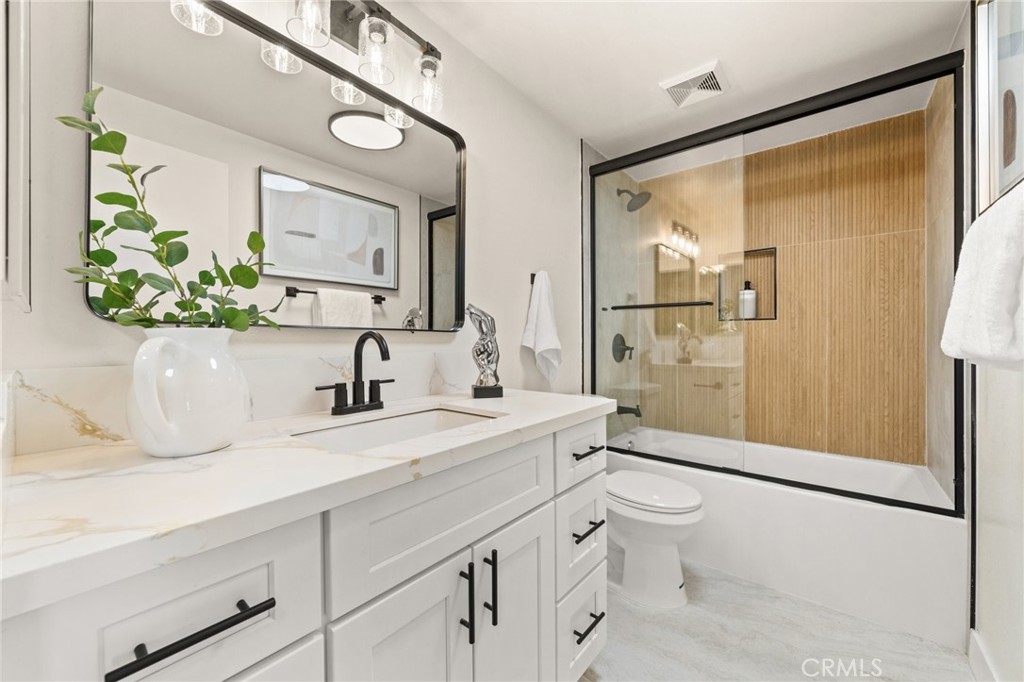 739 S Treanor Avenue