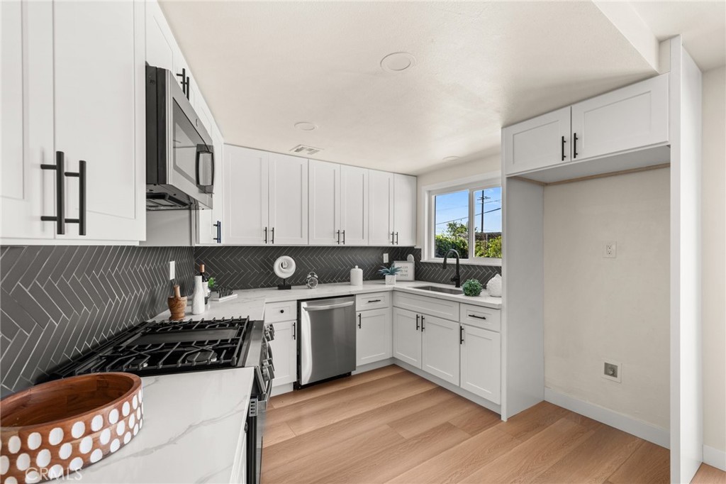 739 S Treanor Avenue