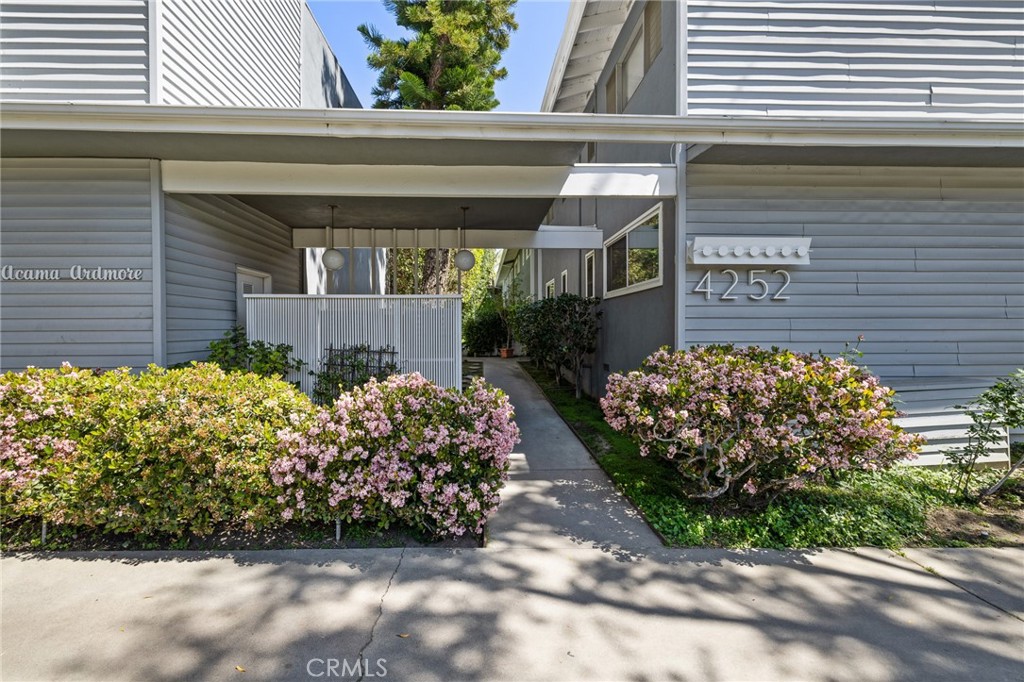 4252 Fair Avenue 21