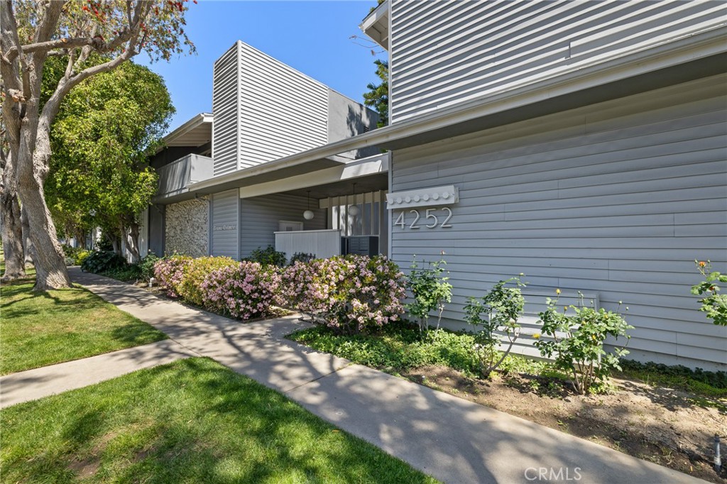 4252 Fair Avenue 21