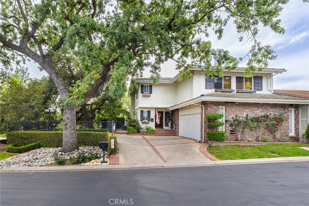 1709 Royal Saint George Drive