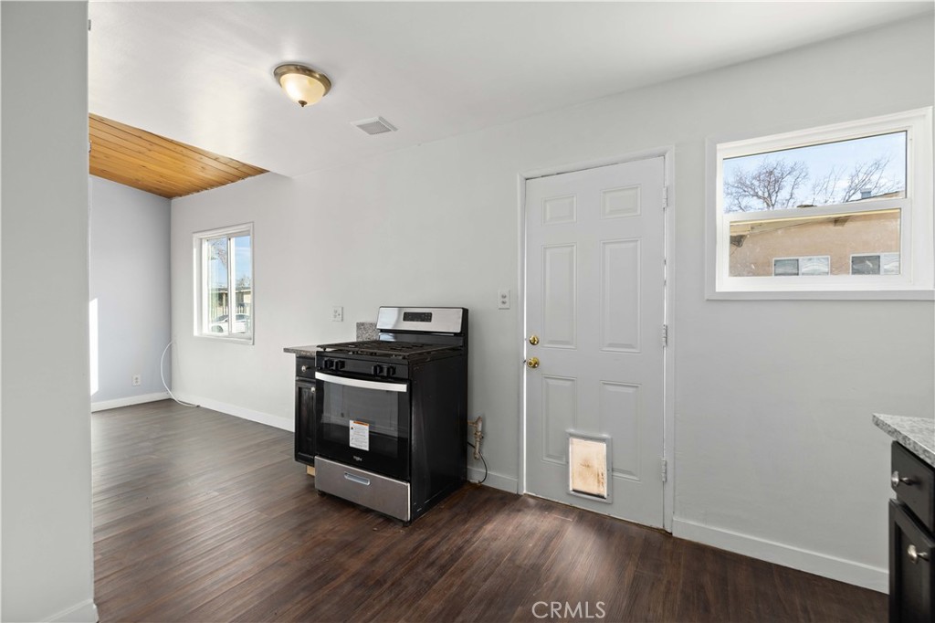 244 E Avenue Q