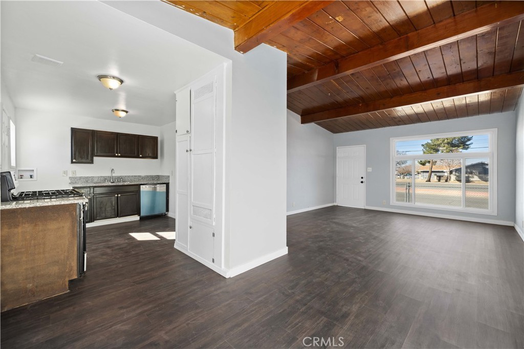 244 E Avenue Q