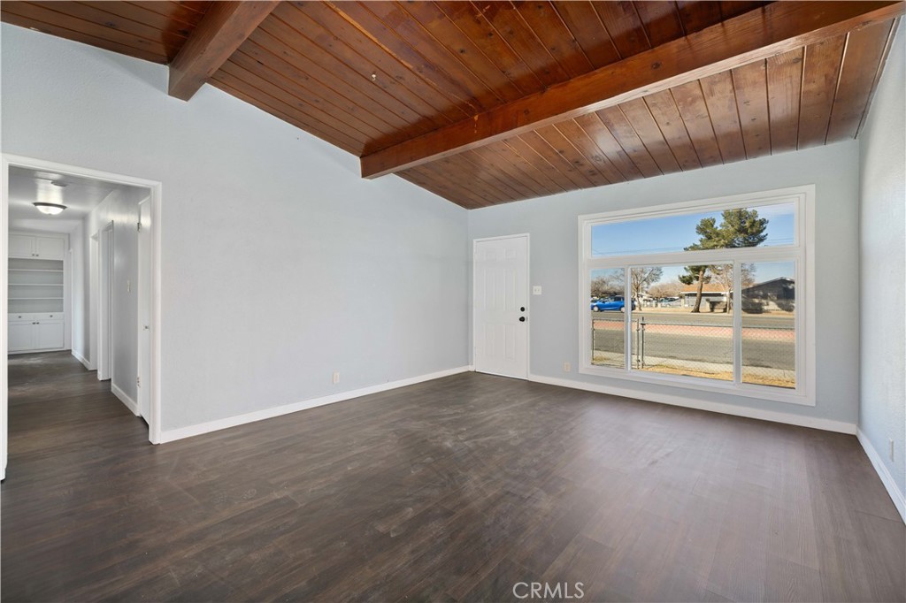 244 E Avenue Q
