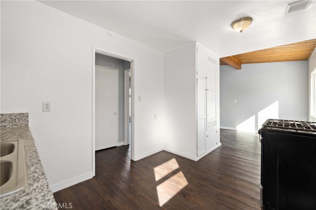 244 E Avenue Q