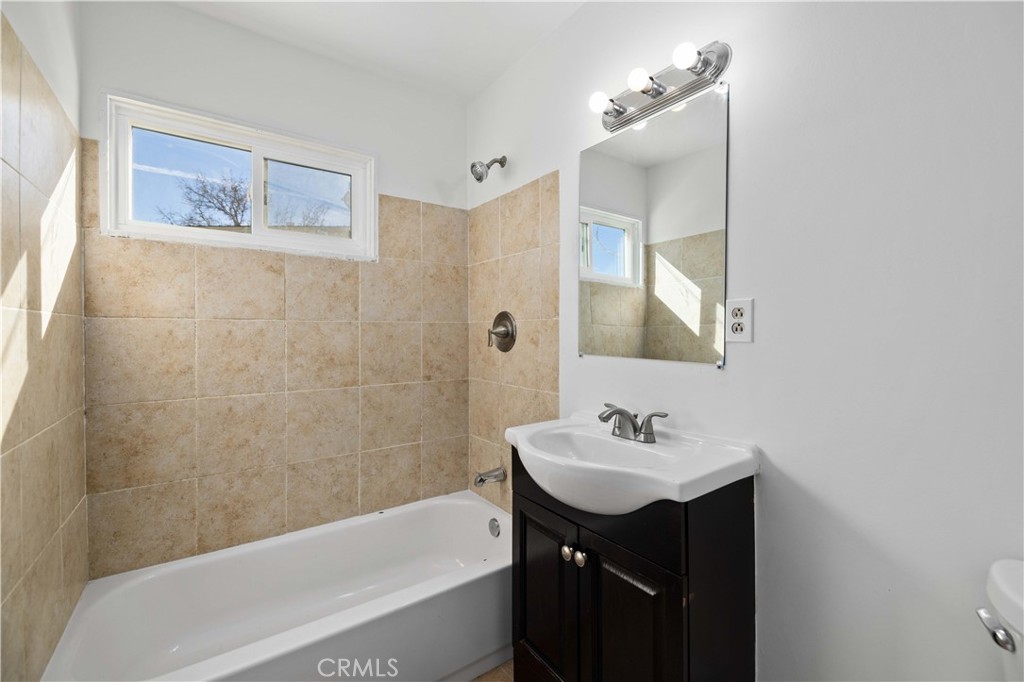 244 E Avenue Q