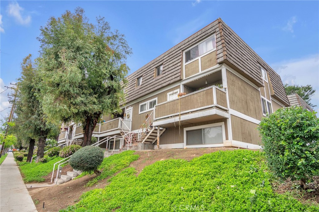 1925 Glenoaks Blvd Unit #100