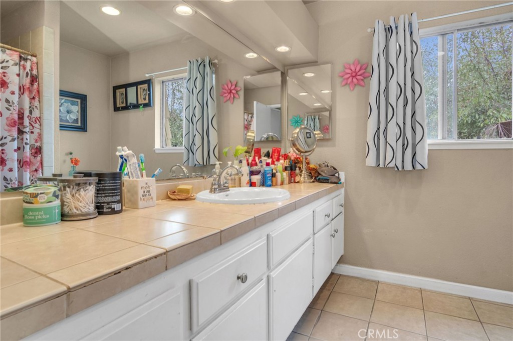 1925 Glenoaks Blvd Unit #100