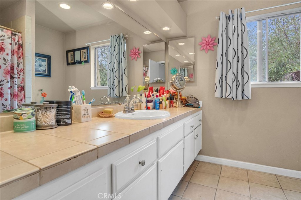 1925 Glenoaks Blvd Unit #100