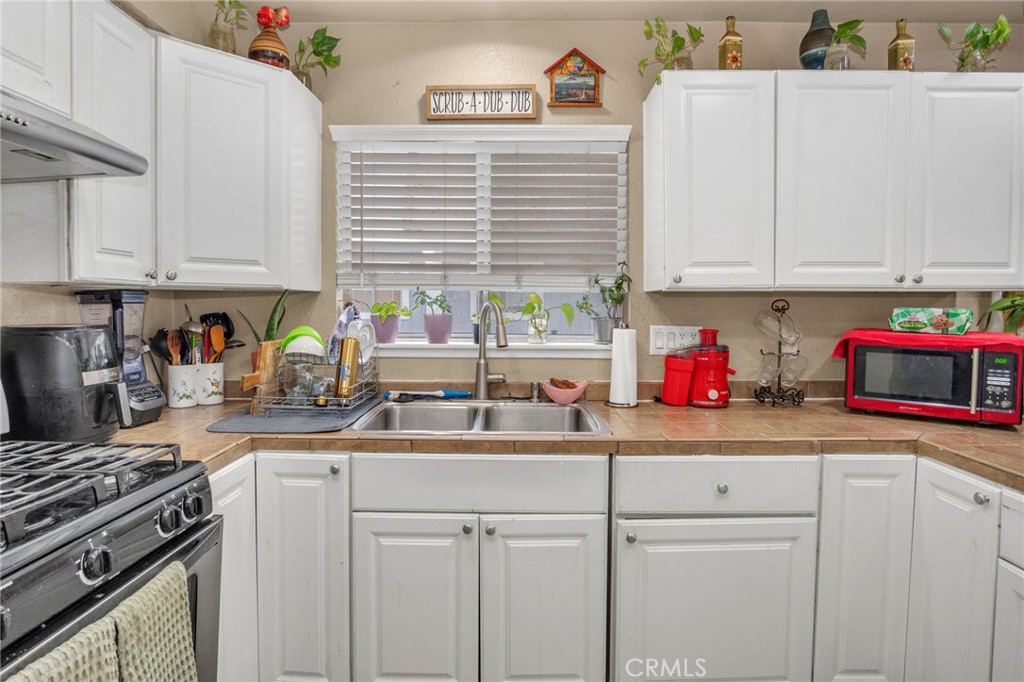 1925 Glenoaks Blvd Unit #100