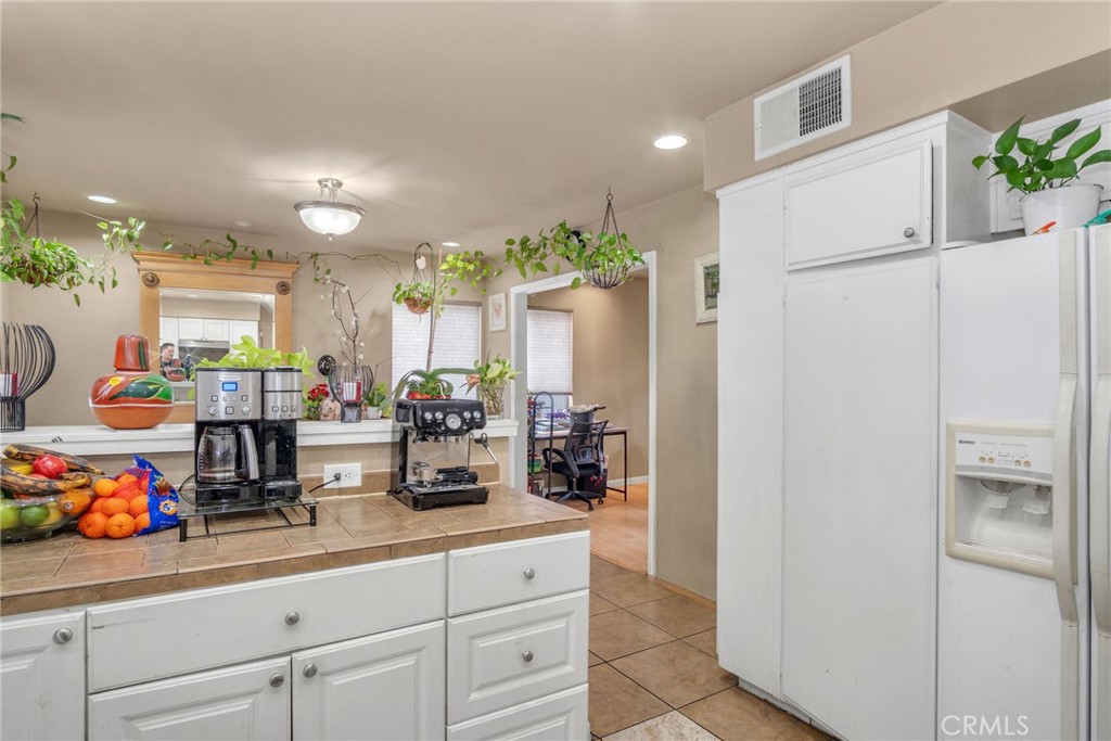 1925 Glenoaks Blvd Unit #100