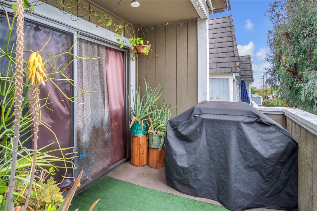 1925 Glenoaks Blvd Unit #100