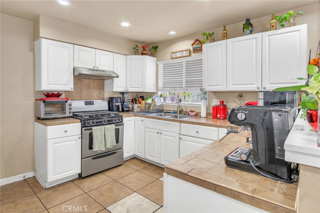 1925 Glenoaks Blvd Unit #100