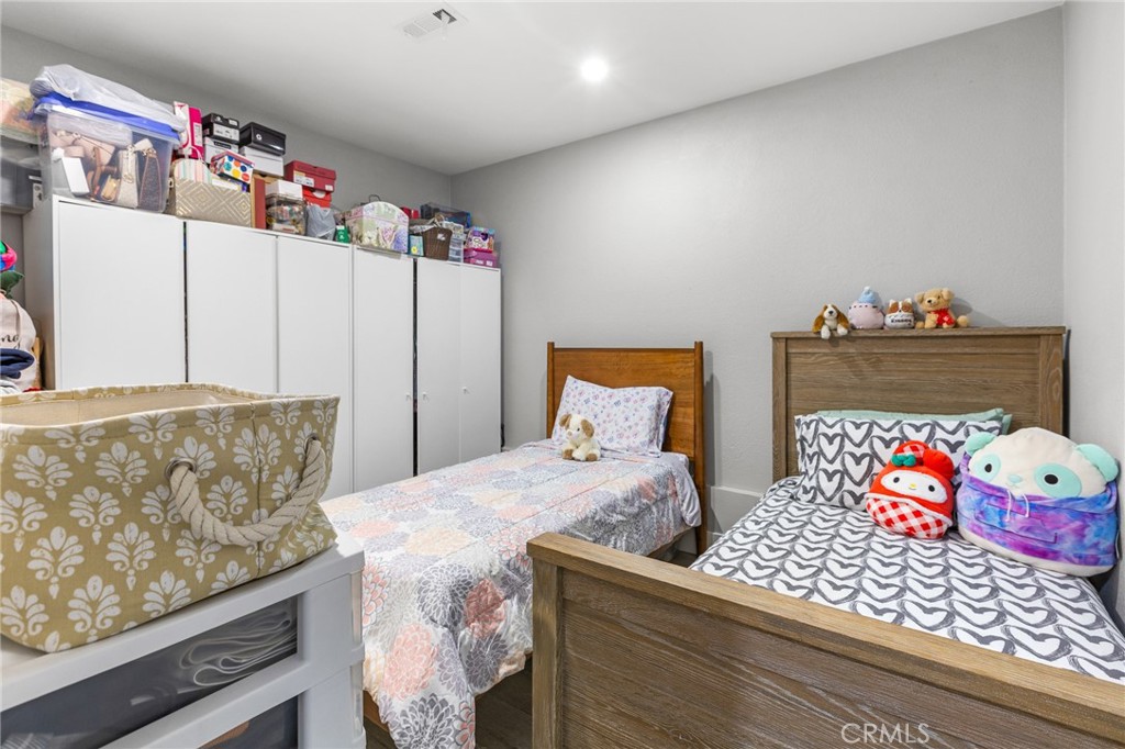 5323 E Avenue R11
