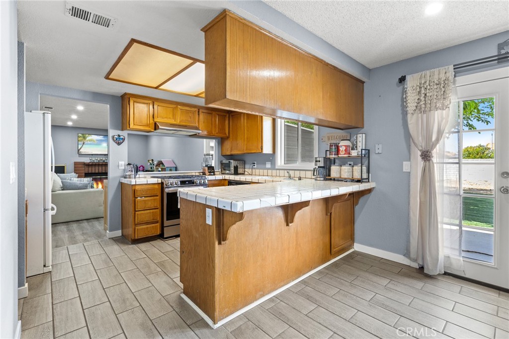 5323 E Avenue R11