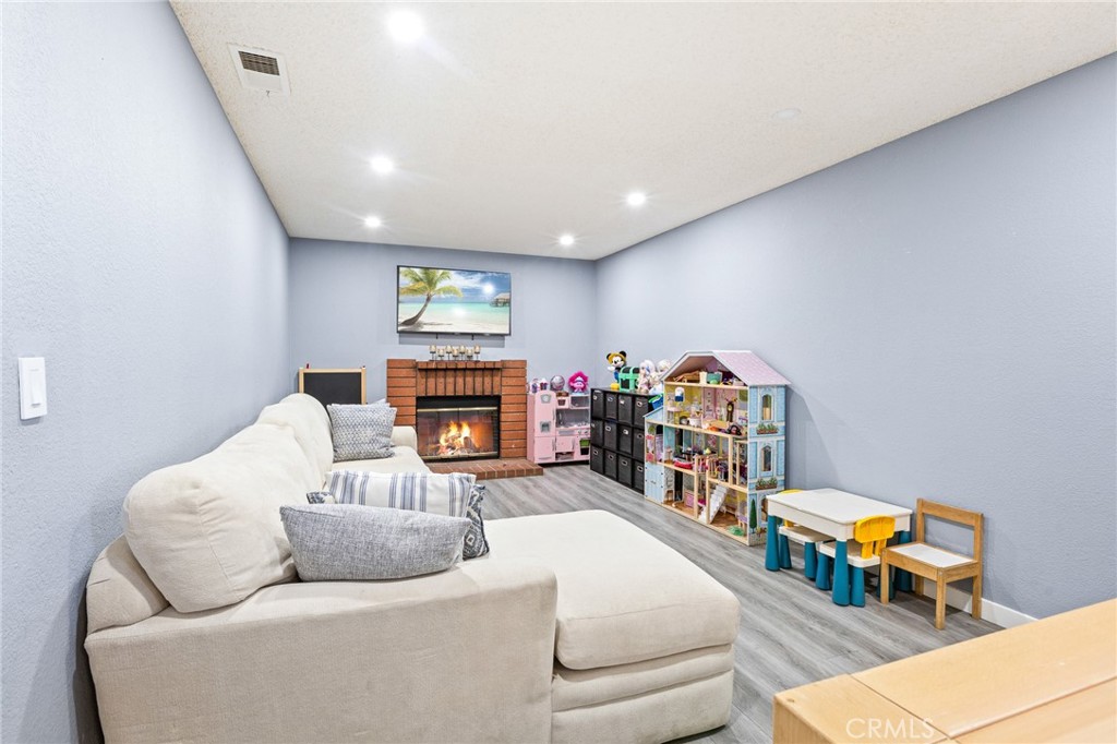5323 E Avenue R11