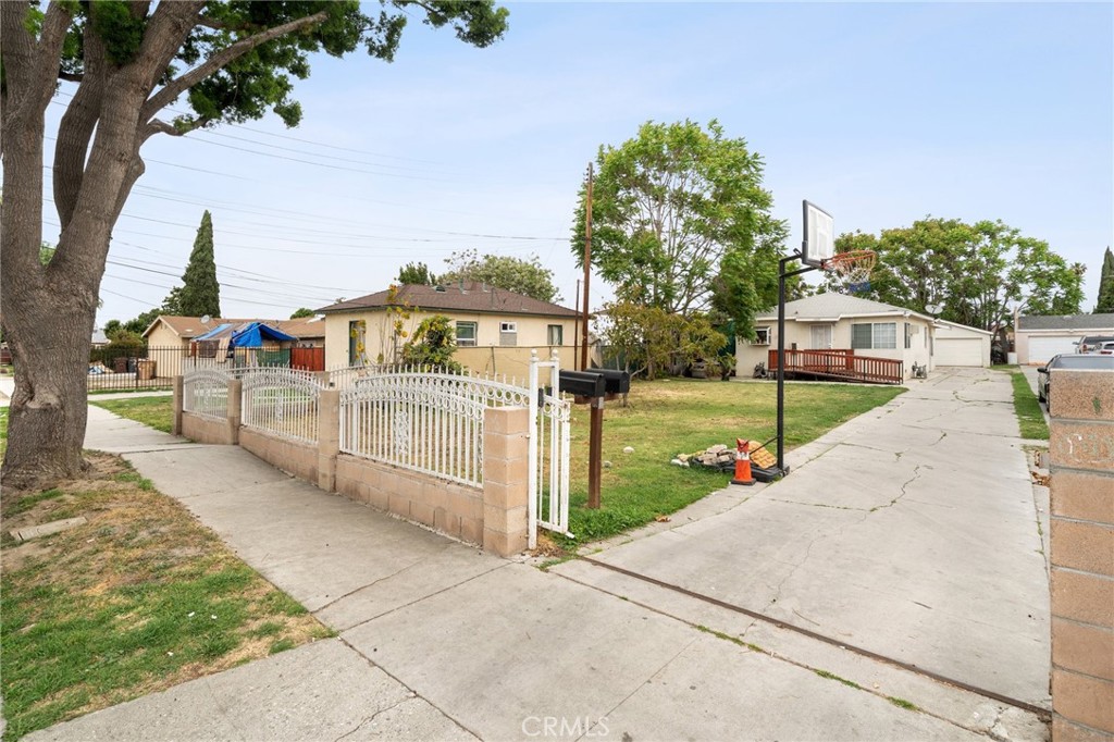 1009 E Peck Street