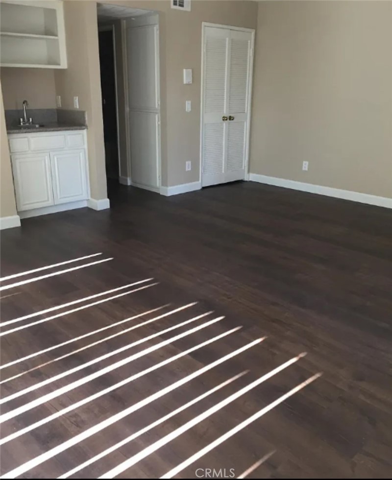 14105 Califa Street 205