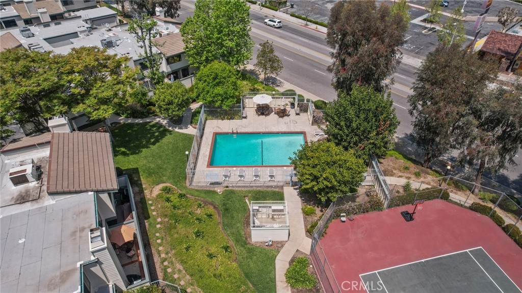 10500 Sunland Boulevard 4